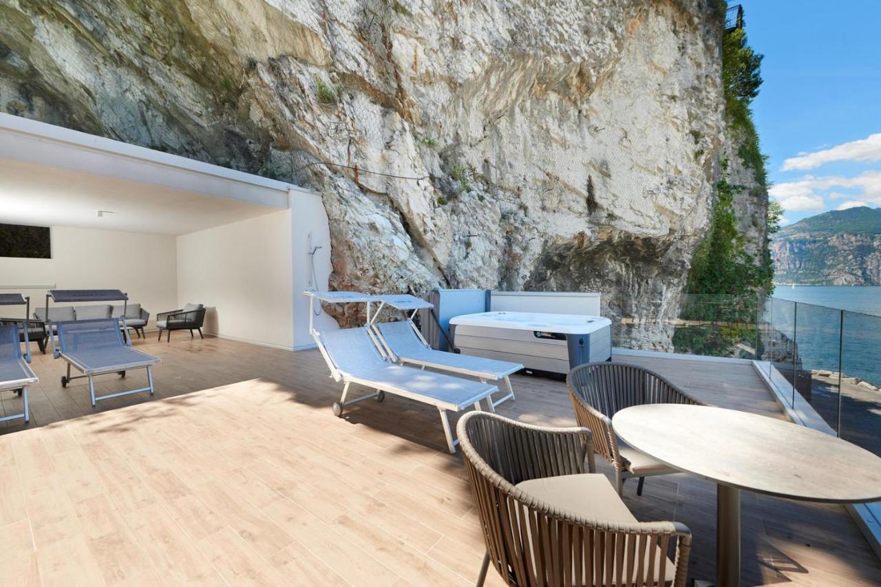 Hotel Castello Lake Front Malcesine Bagian luar foto